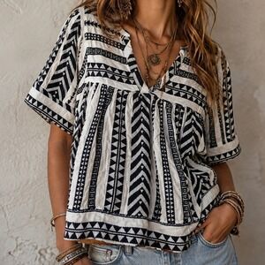 Old Navy XXL Split Neck Textured Top Top Flutter Sleeve Geometric Tribal Boho